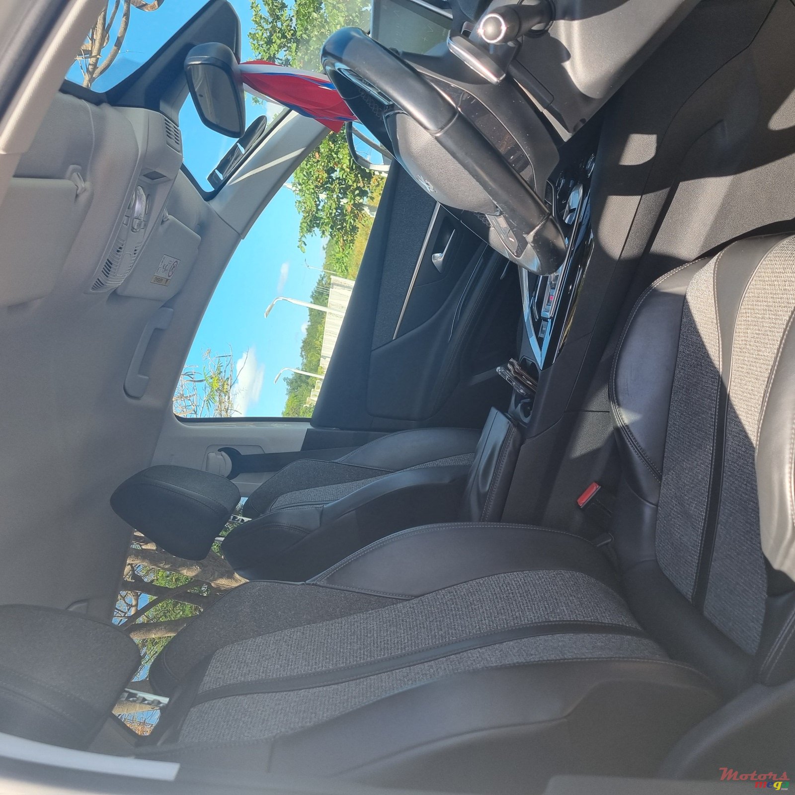 2018' Peugeot 3008 Allure photo #2