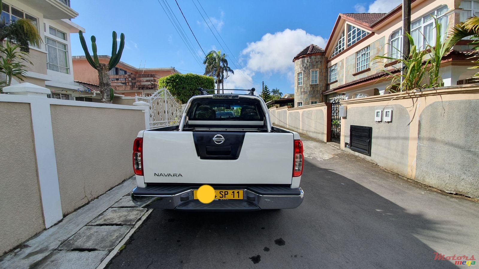 2011' Nissan Navara Navara 4x4 photo #3