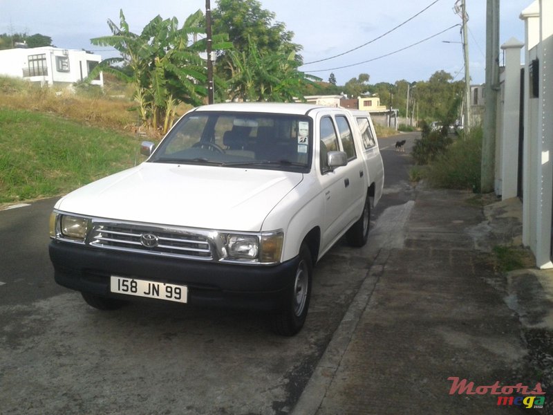 1999' Toyota Hilux Double Cab Pickup photo #1