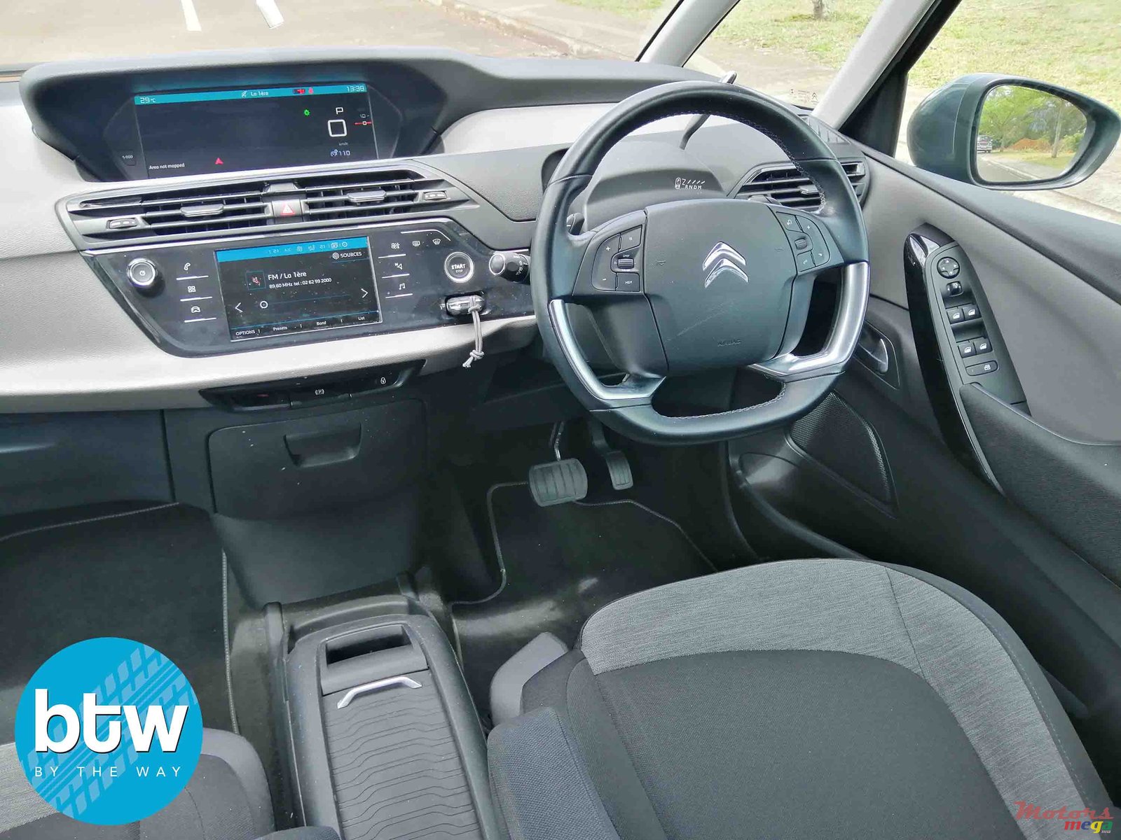 2017' Citroen C4 Picasso photo #6