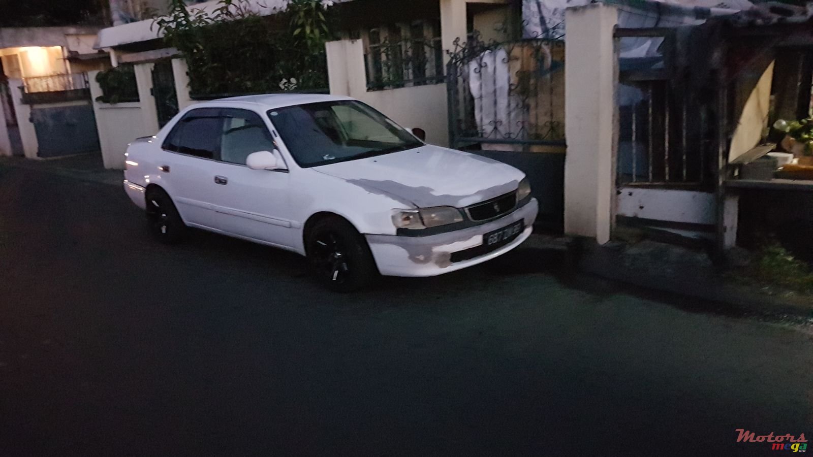 1999' Toyota Corolla photo #1