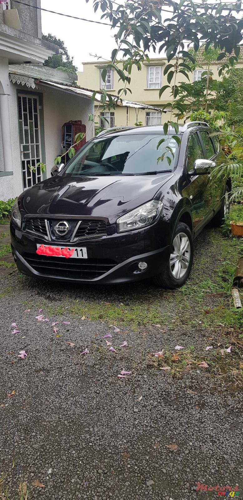 2011' Nissan Qashqai+2 photo #1