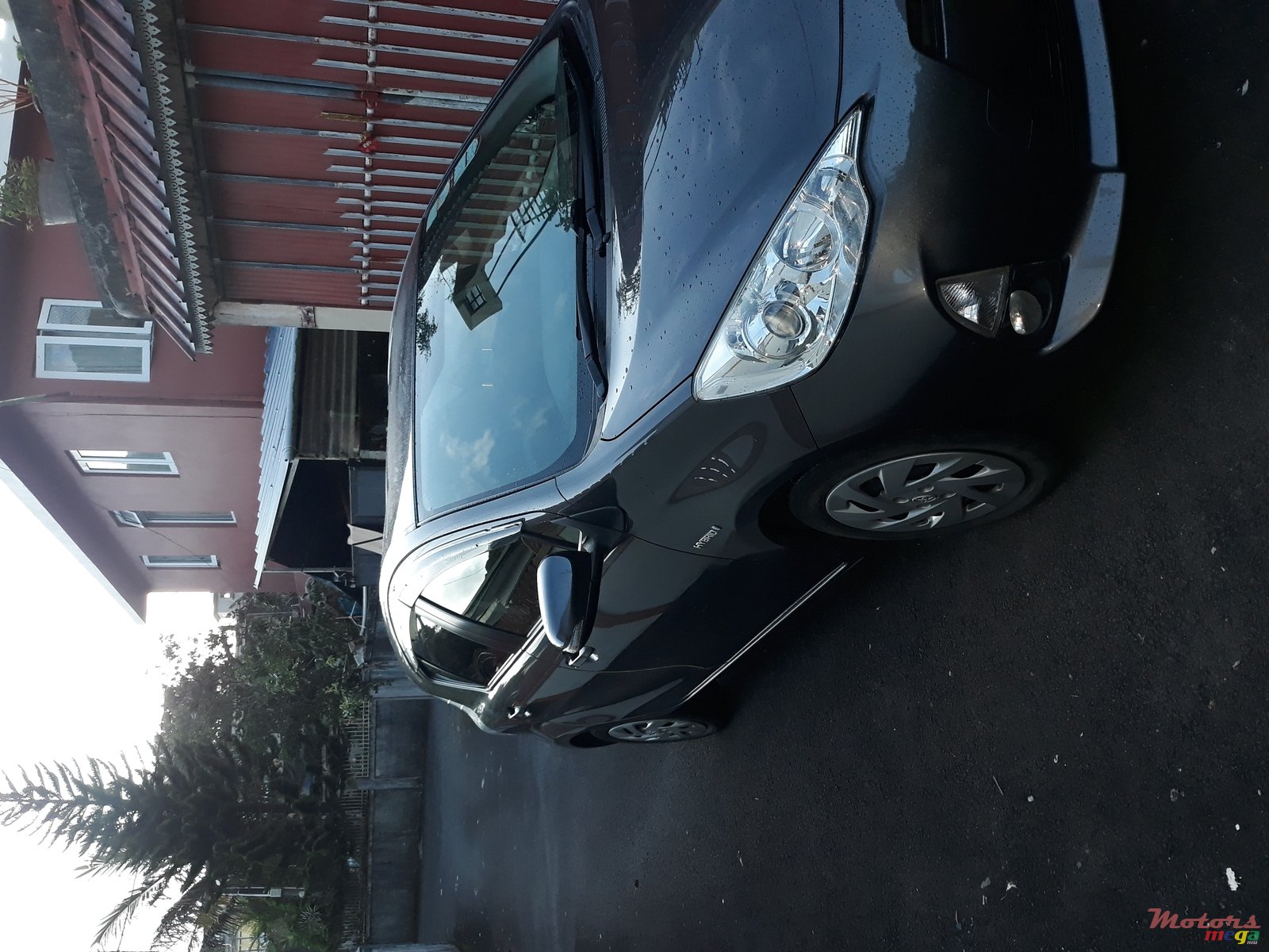 2013' Toyota Aqua photo #3