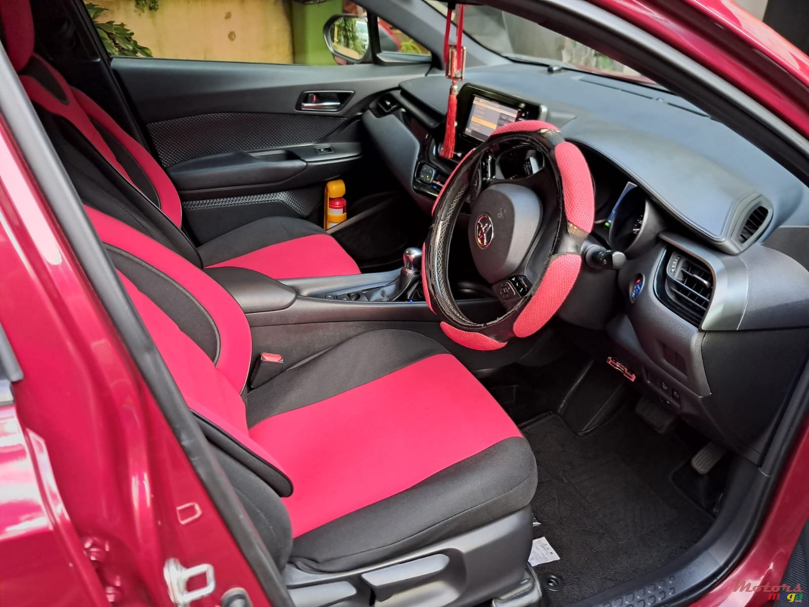 2018' Toyota C-HR photo #5