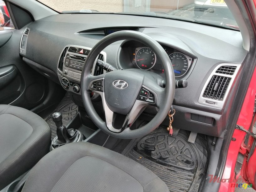 2013' Hyundai i20 photo #5