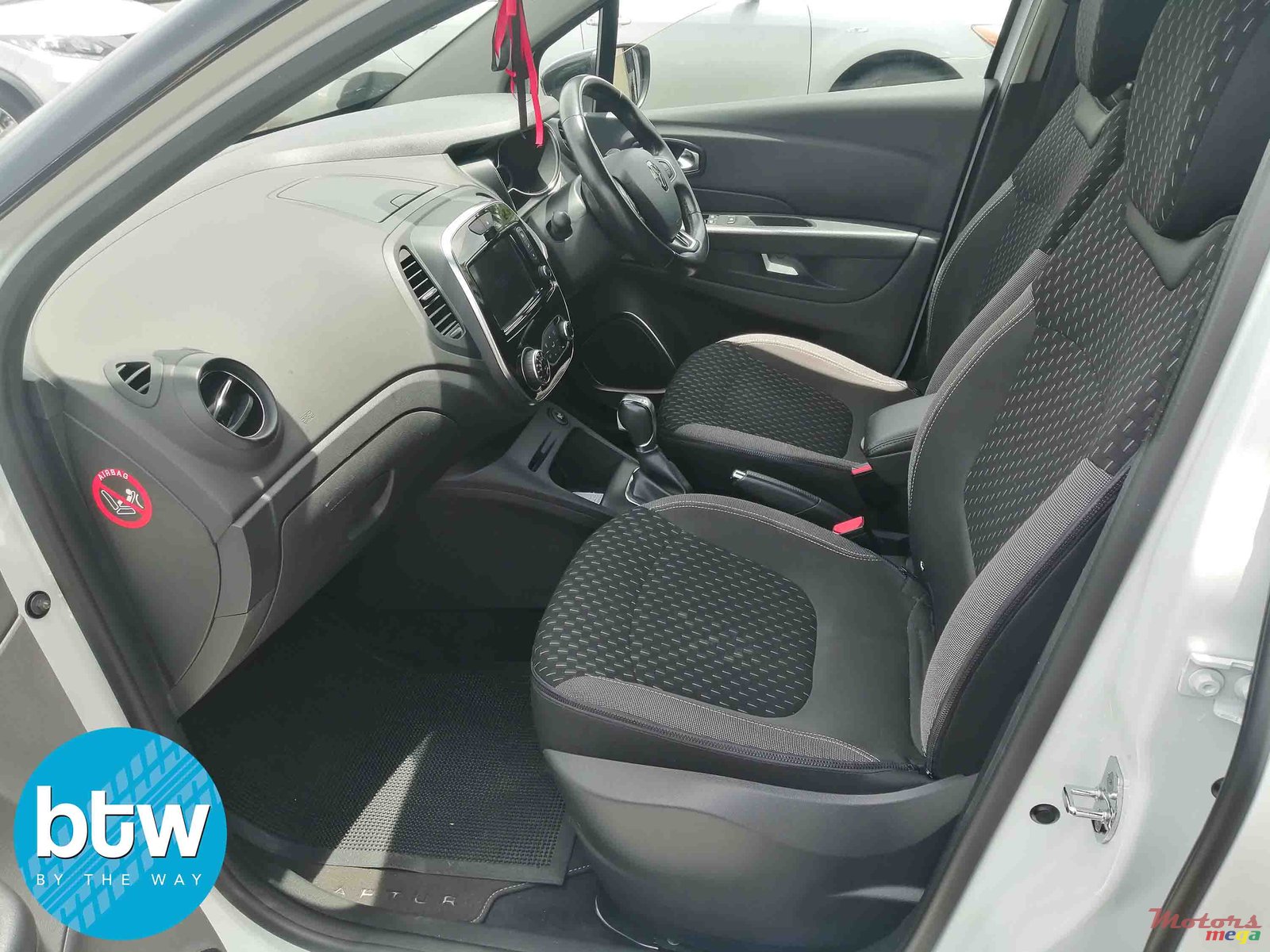 2017' Renault Captur 1.2 Turbo Automatic photo #3