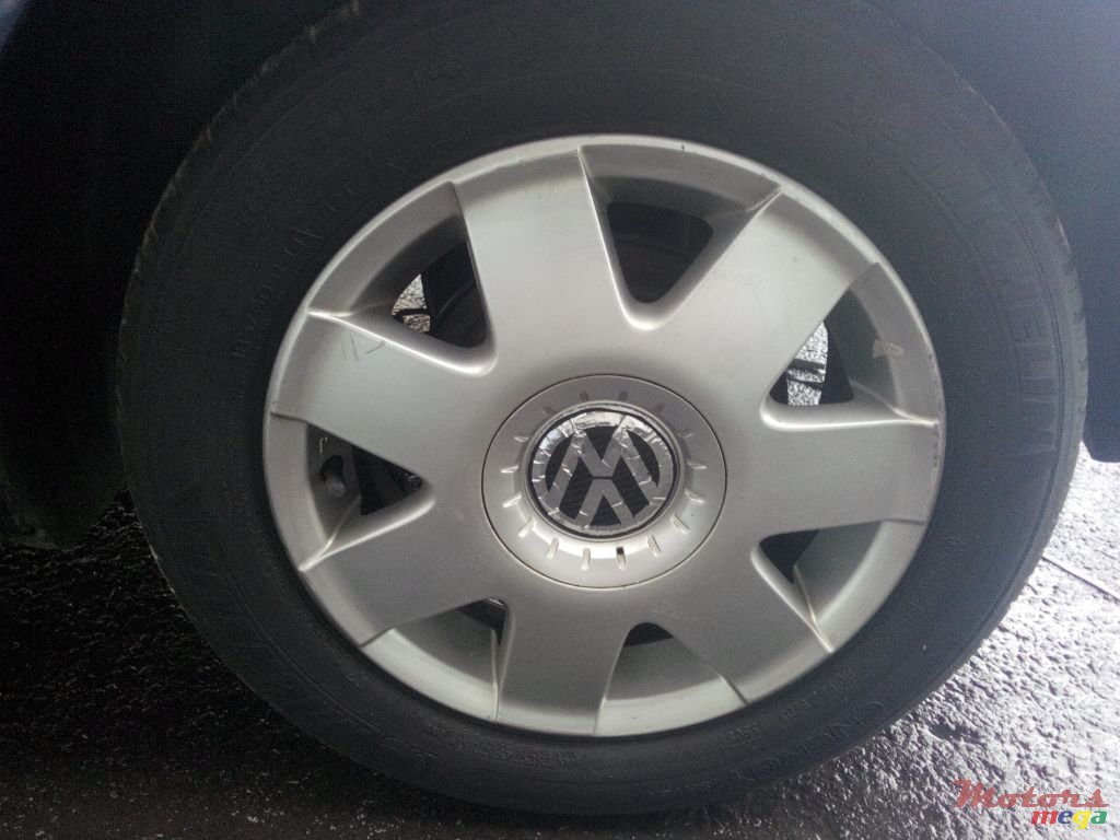 2004' Volkswagen Polo photo #7