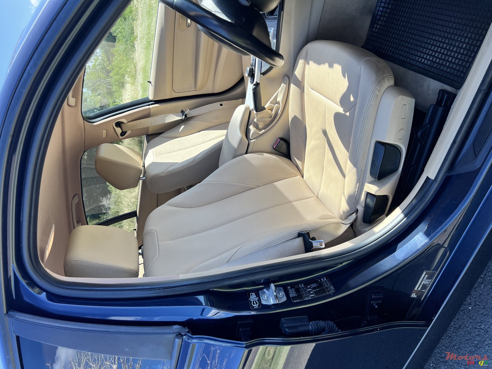 2013' BMW 316 photo #7