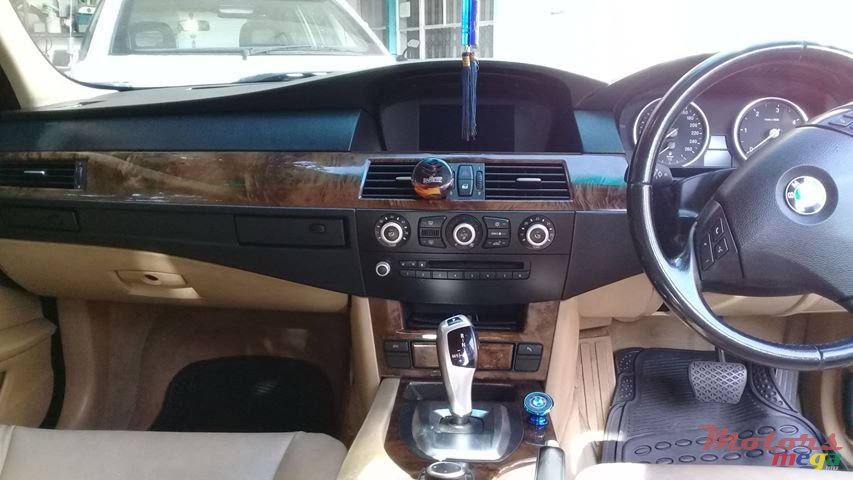2008' BMW 525 photo #3