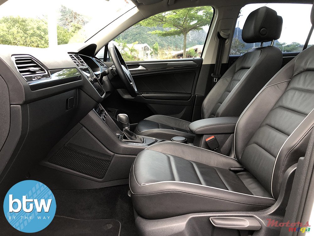 2017' Volkswagen Tiguan HIGHLINE photo #5