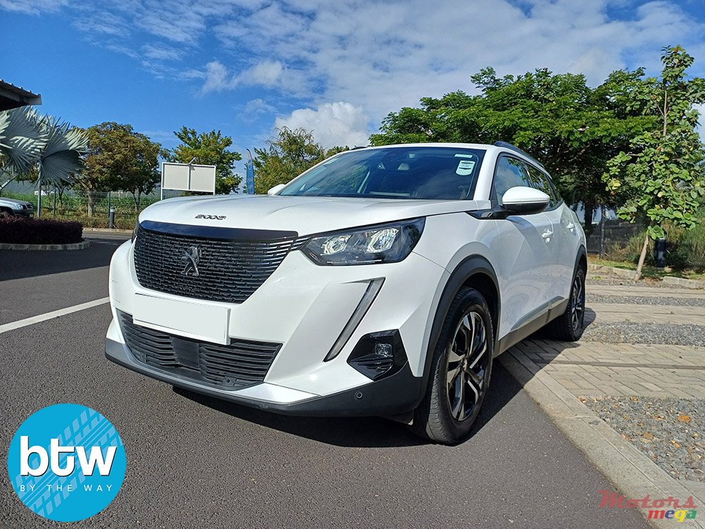 2020' Peugeot 2008 photo #2