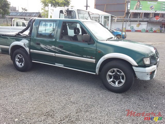 2001' Isuzu KB Series 250 photo #1