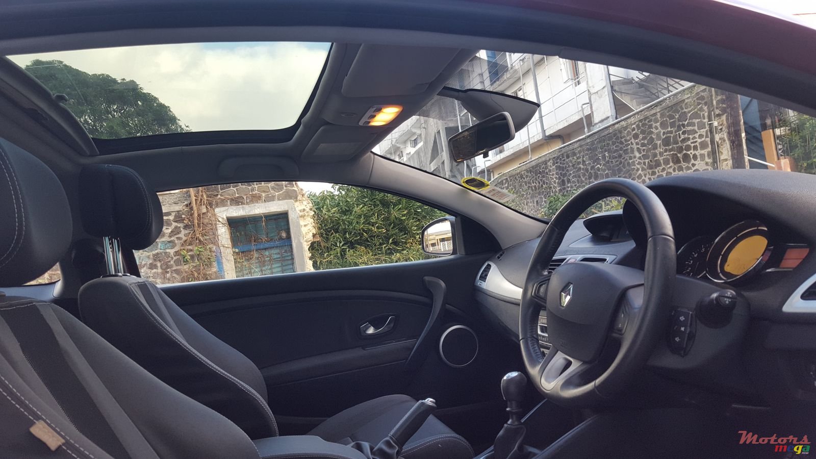 2010' Renault Megane photo #5