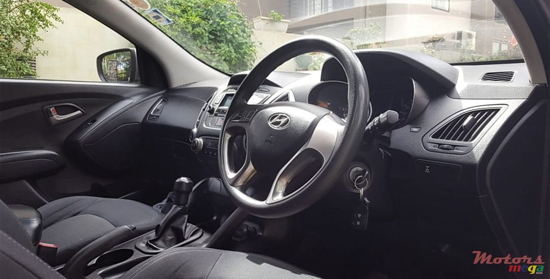 2011' Hyundai ix35 photo #4