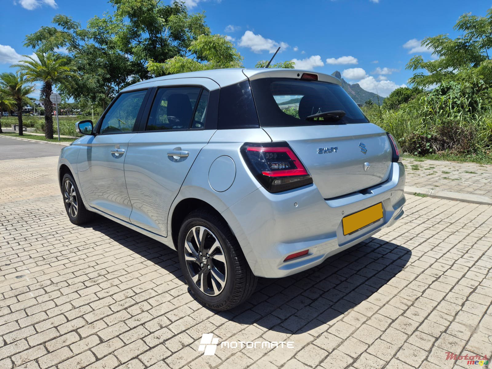 2025' Suzuki Swift GLX photo #3