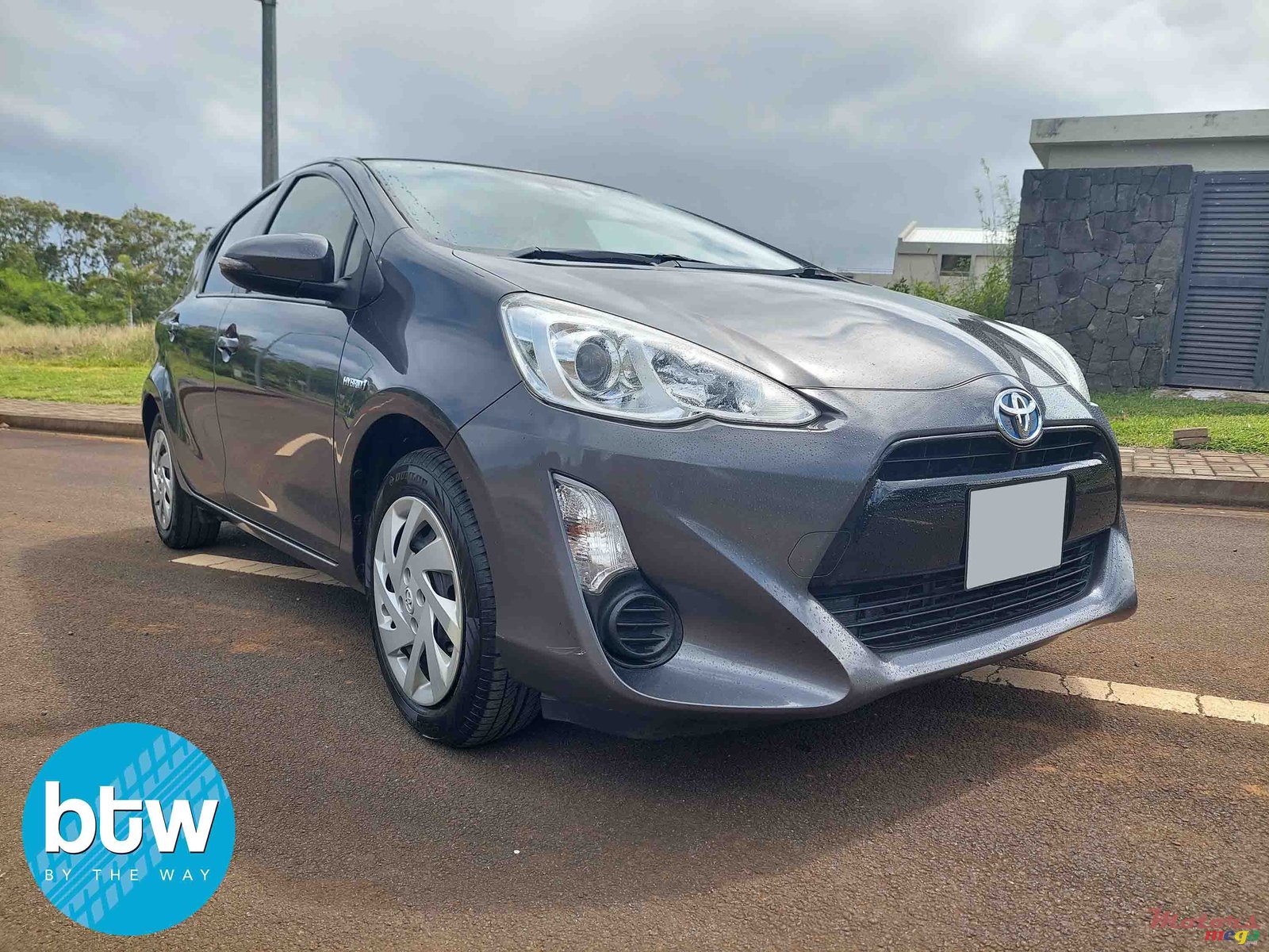 2016' Toyota Aqua photo #1