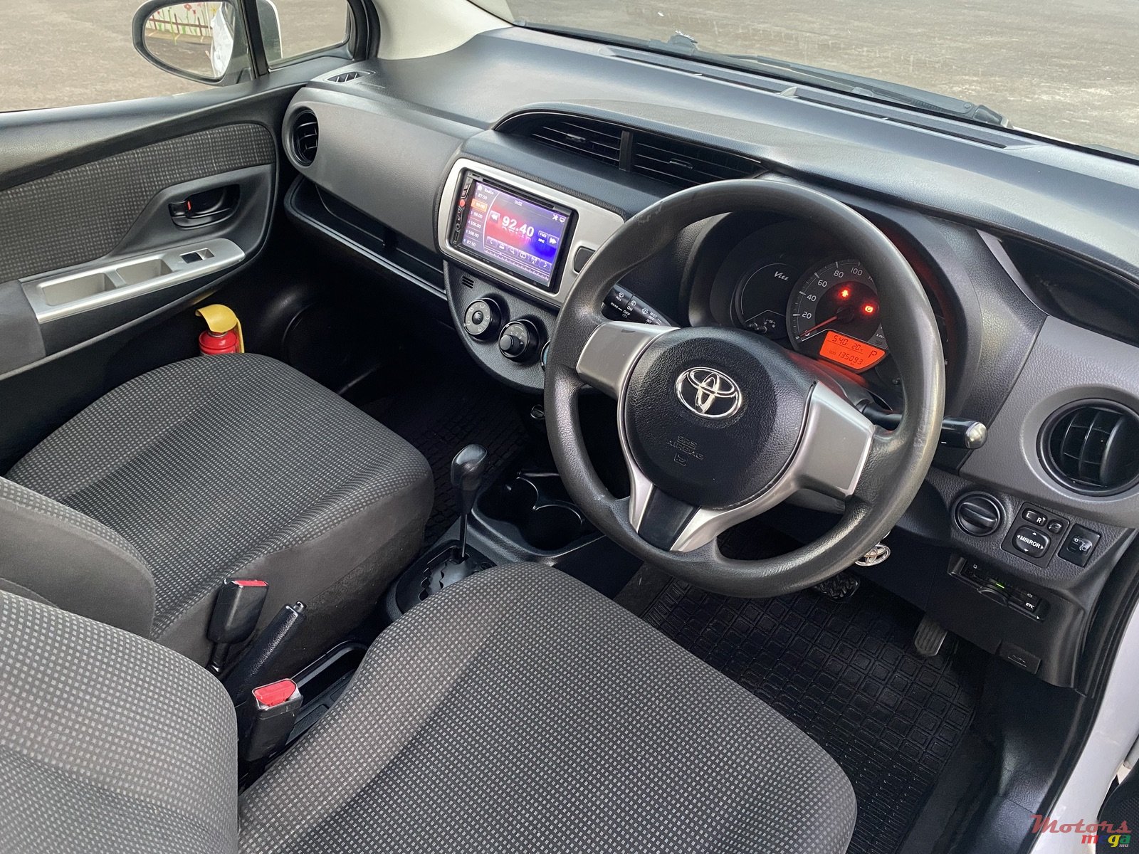 2014' Toyota Vitz 990cc photo #7