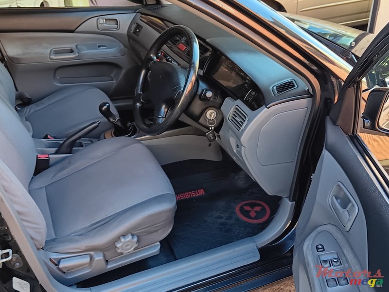 2009' Mitsubishi Lancer photo #3