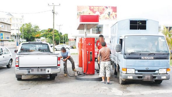 Essence et diesel: Baisse des prix des carburants :L’espoir accuse un coup de pompe mais…