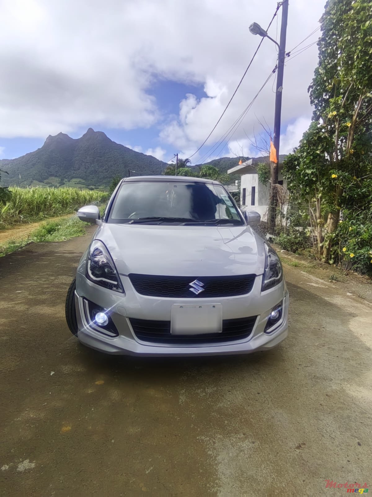 2015' Suzuki Swift photo #4