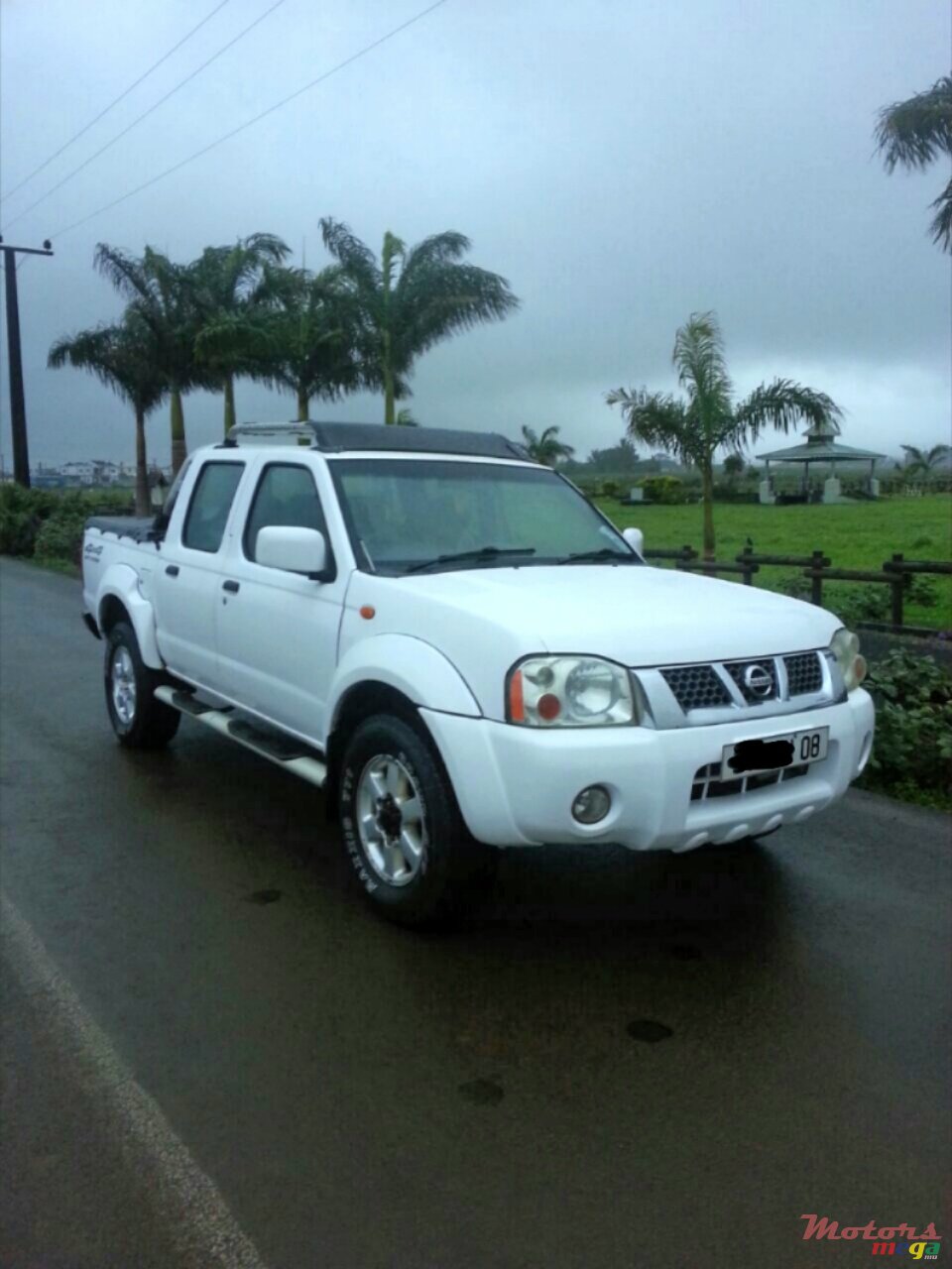 2008' Nissan Hardbody Predator 3.0 4x4 photo #2