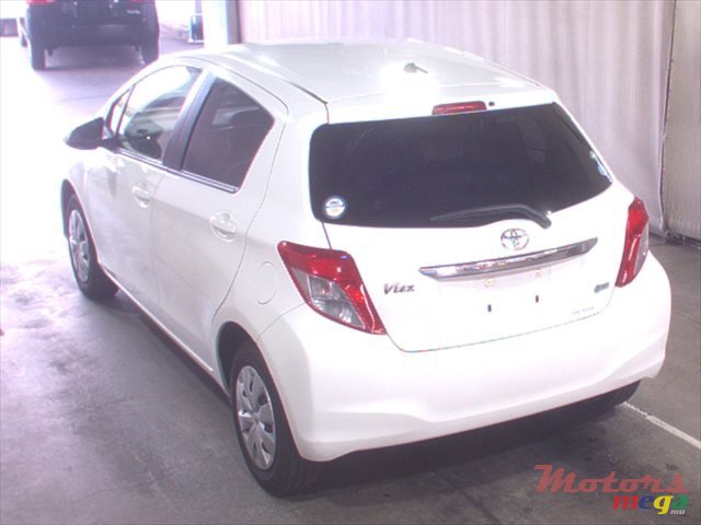 2012' Toyota Vitz photo #2