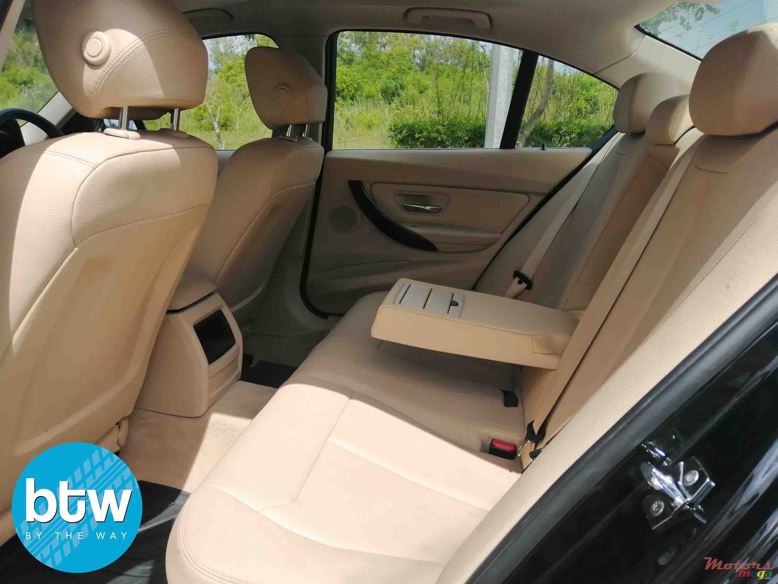 2012' BMW 3 Series photo #4