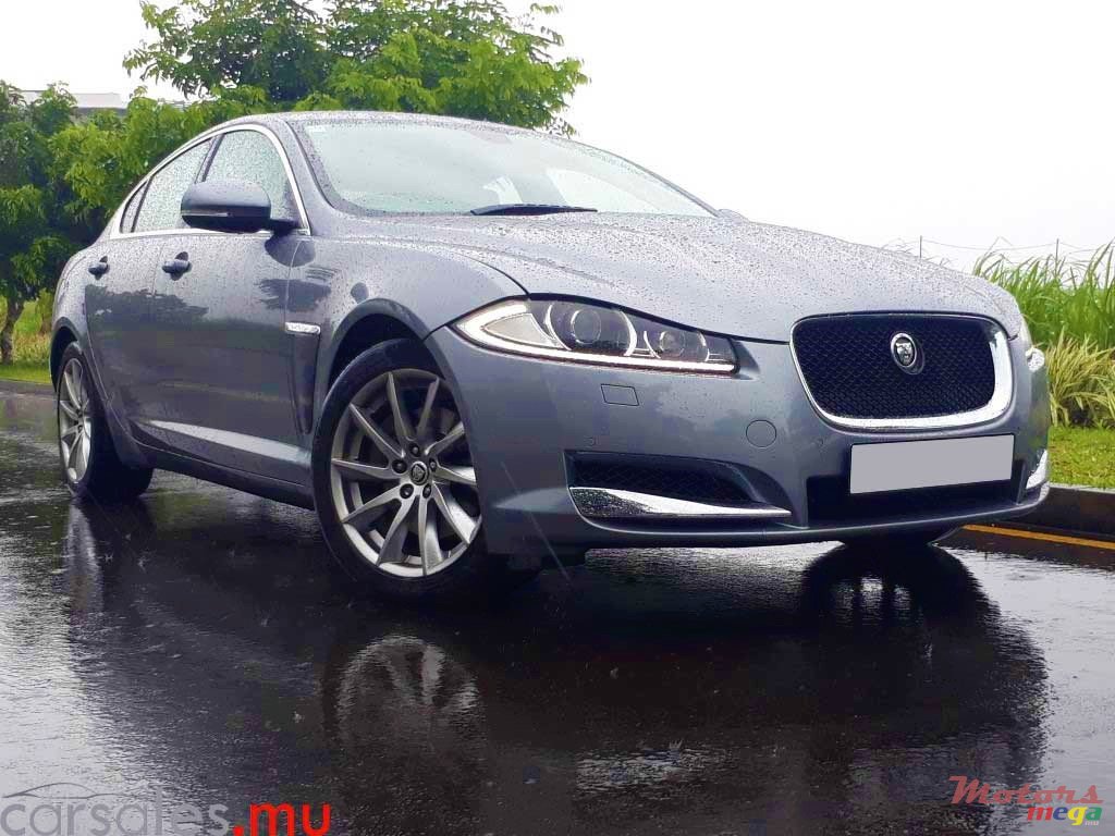 2013' Jaguar XF photo #1