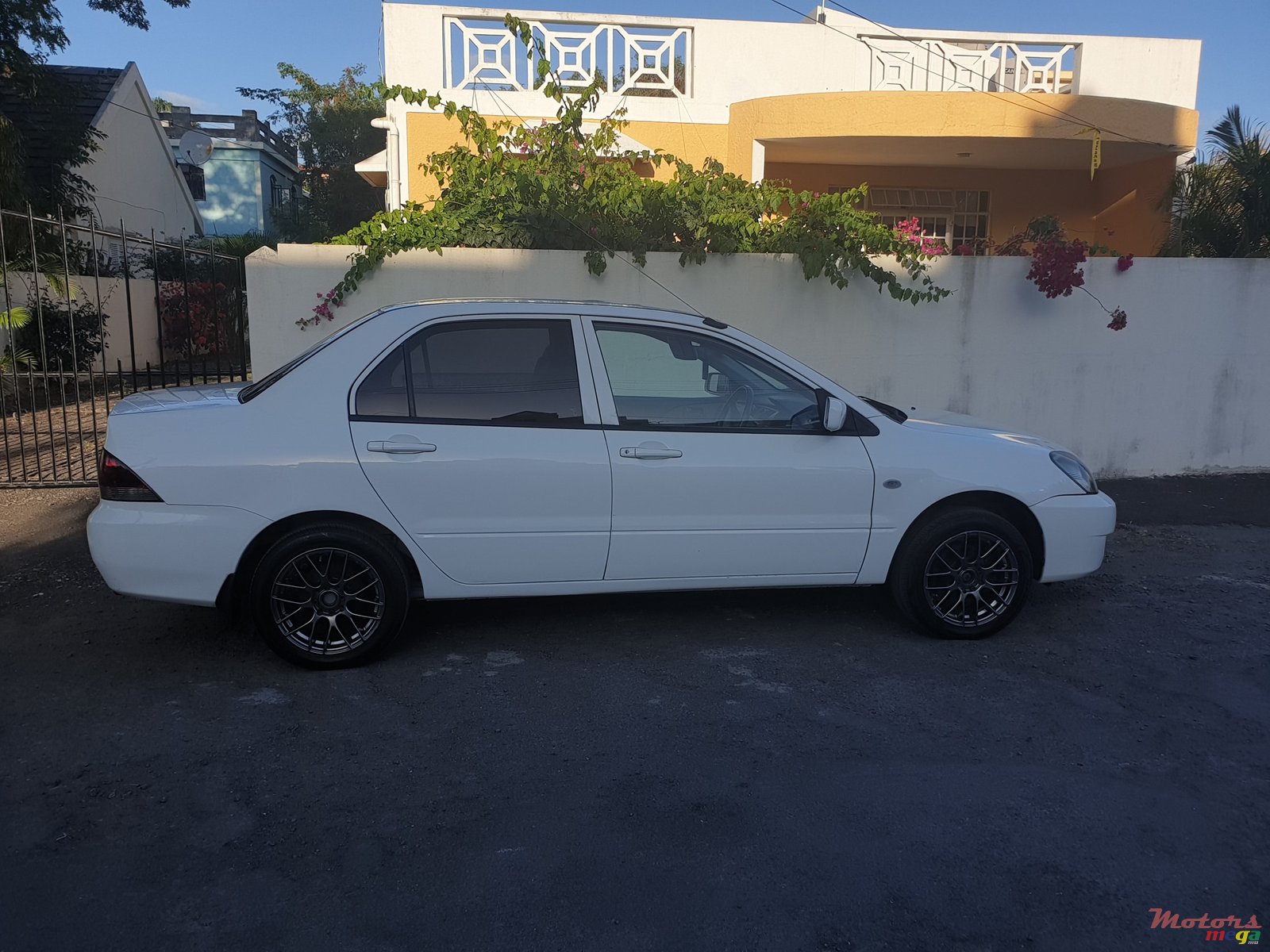 2012' Mitsubishi Lancer photo #6