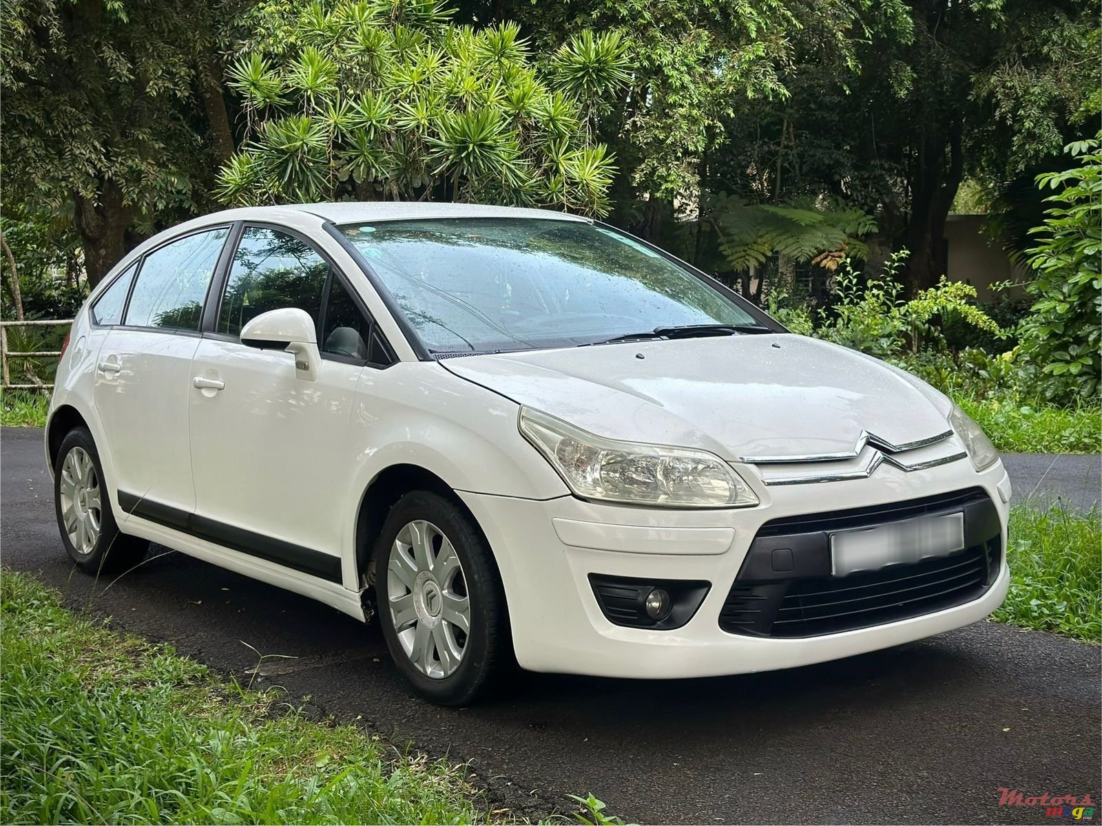 2010' Citroen C4 photo #1