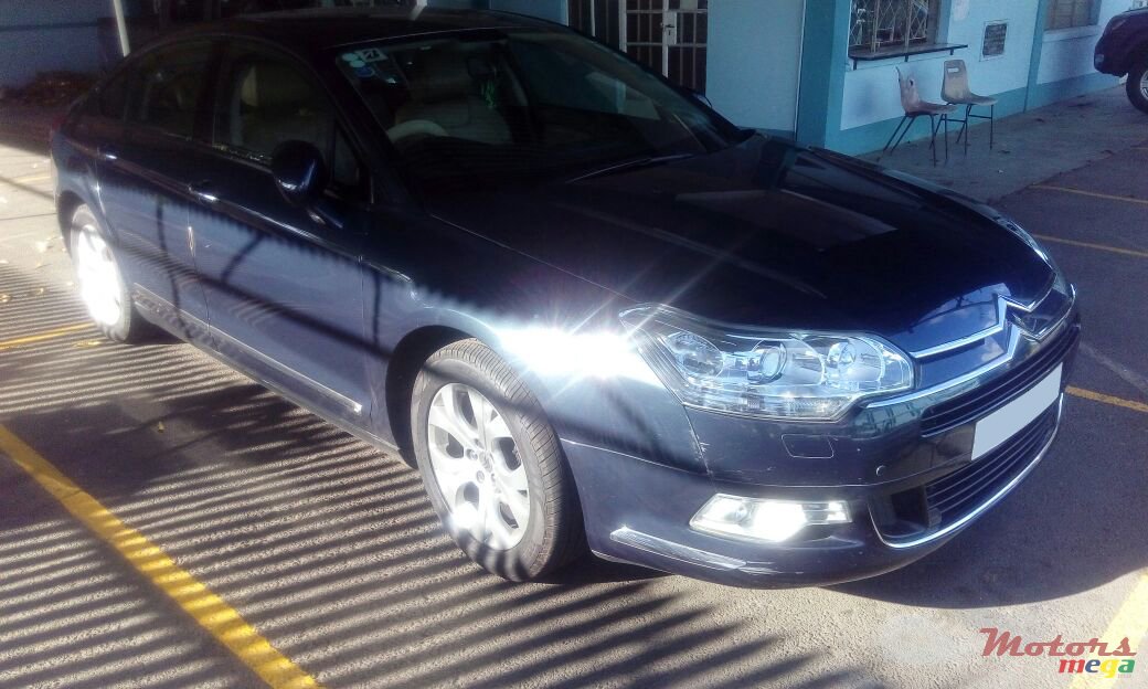 2009' Citroen C5 photo #5