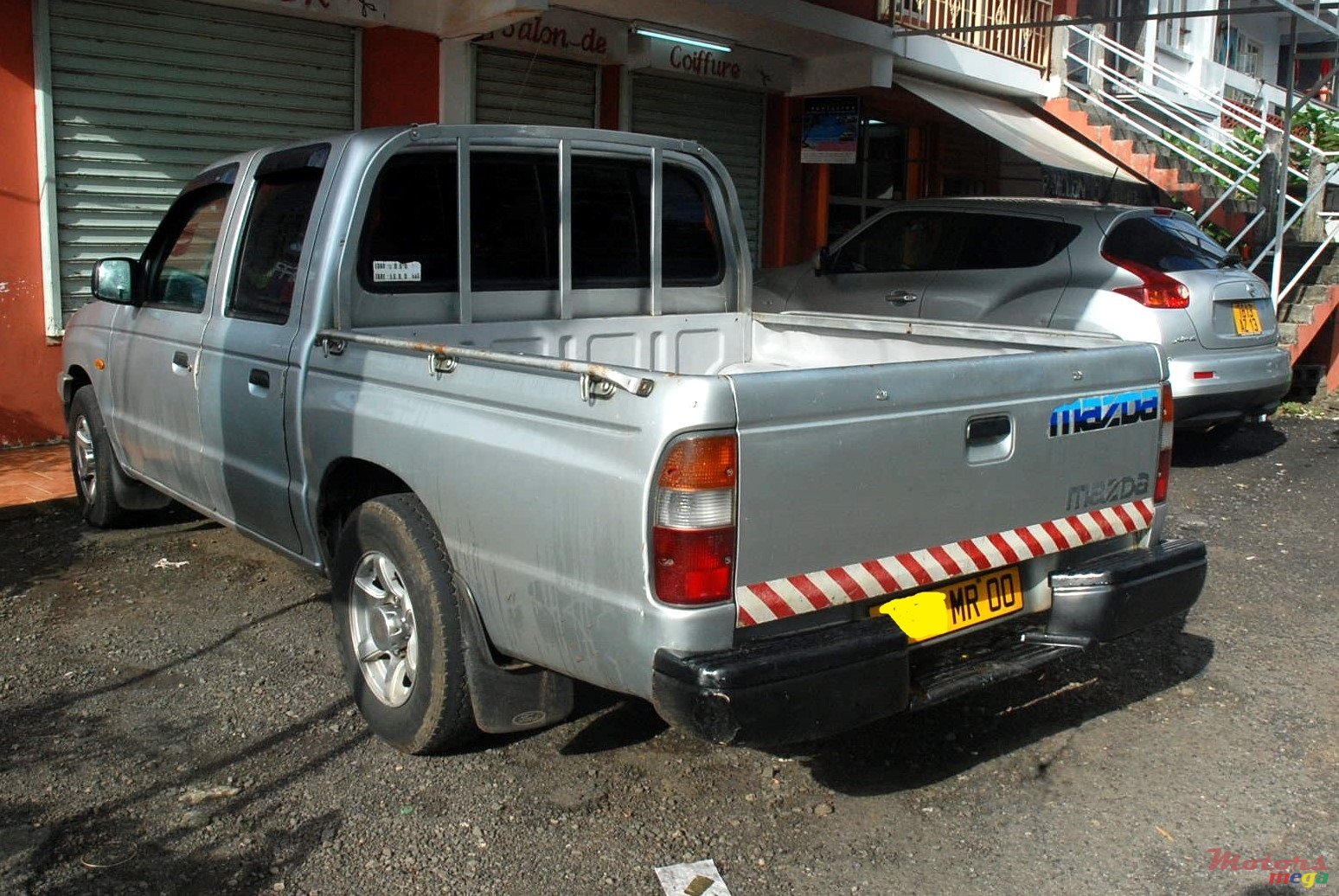2000' Mazda B2500 photo #2