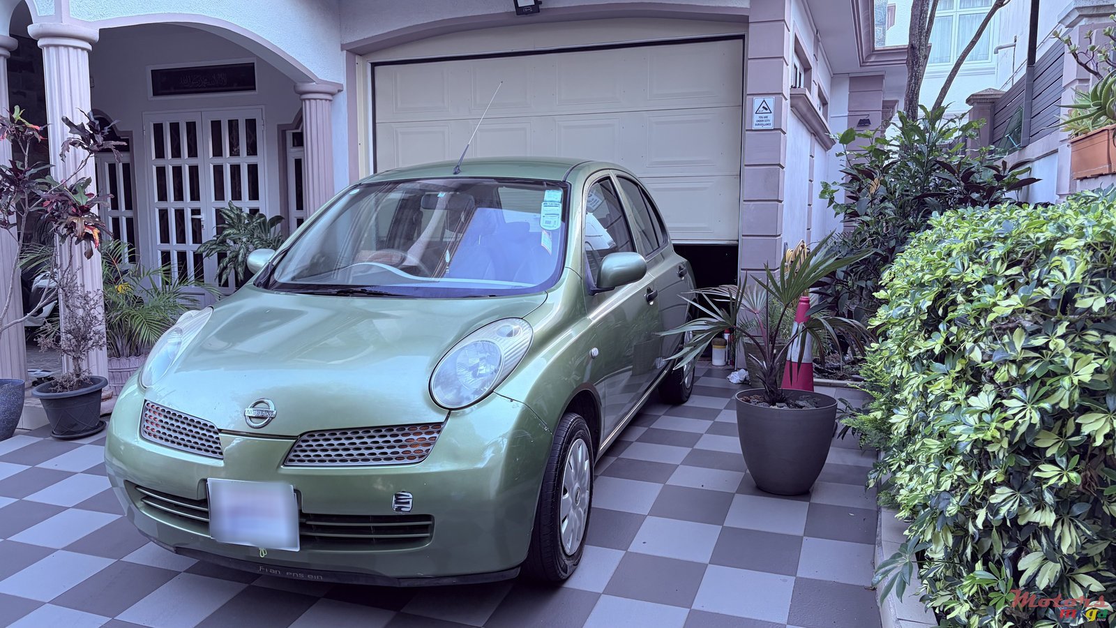 2004' Nissan photo #1