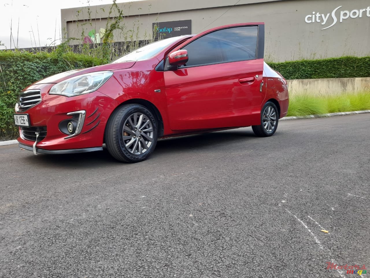 2016' Mitsubishi Attrage photo #1