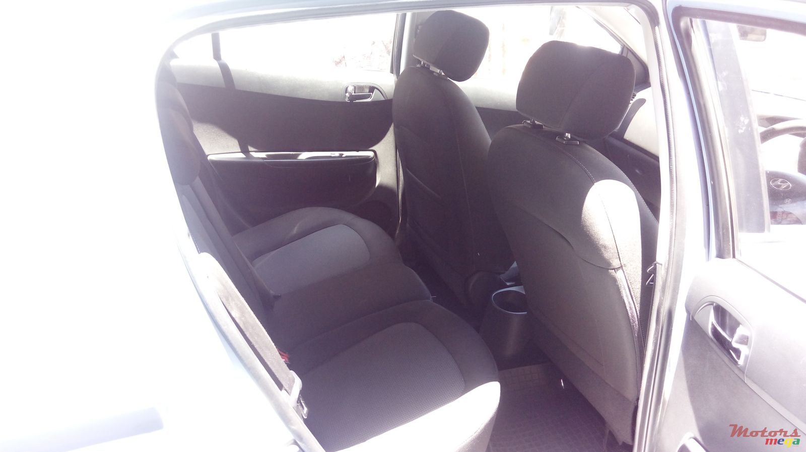 2012' Hyundai i20 2 version photo #5