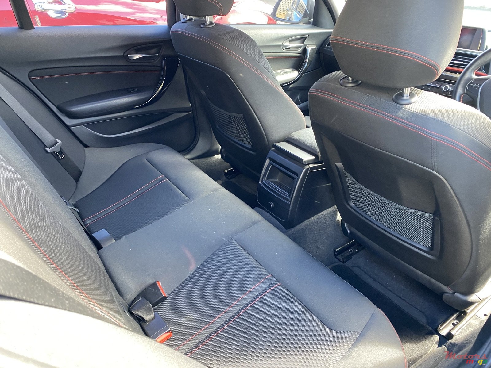 2018' BMW 1 Series 5 Door photo #4