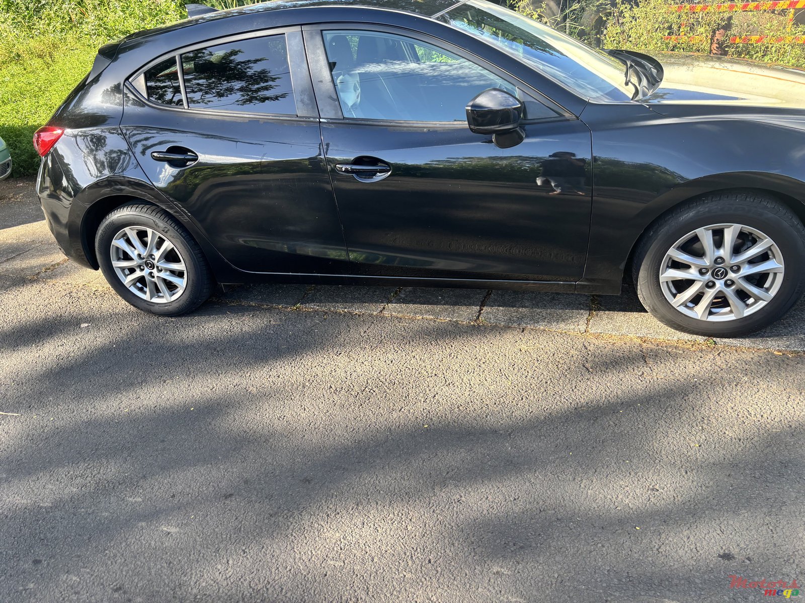 2017' Mazda Axela photo #1