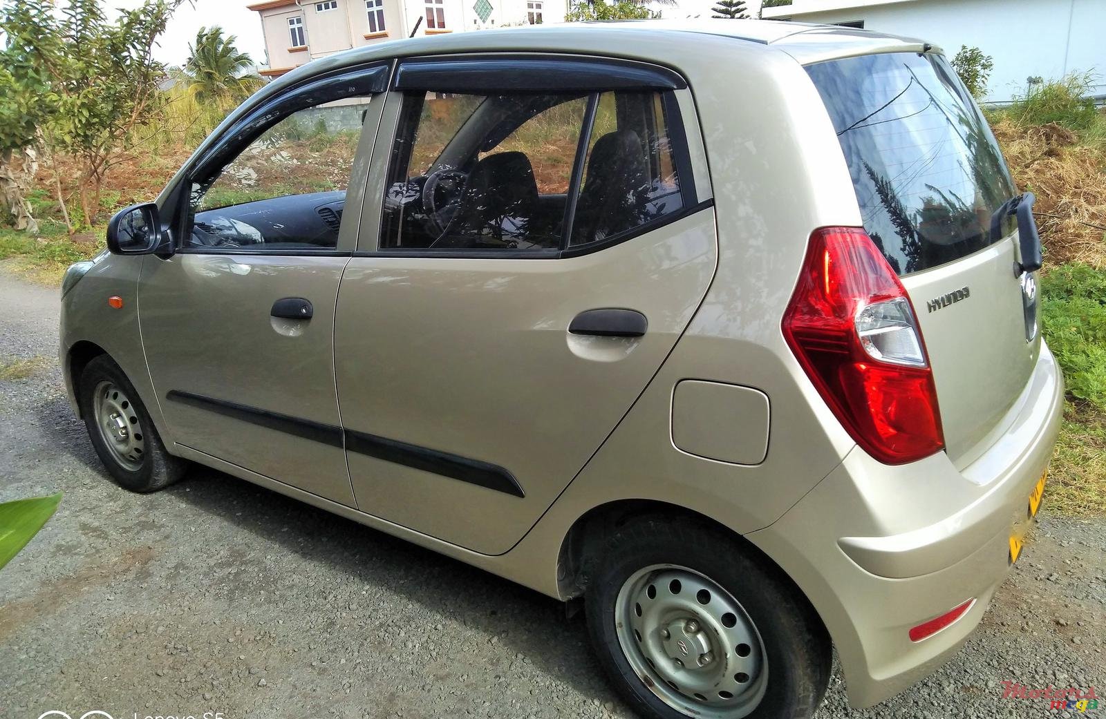 2013' Hyundai i10 photo #2