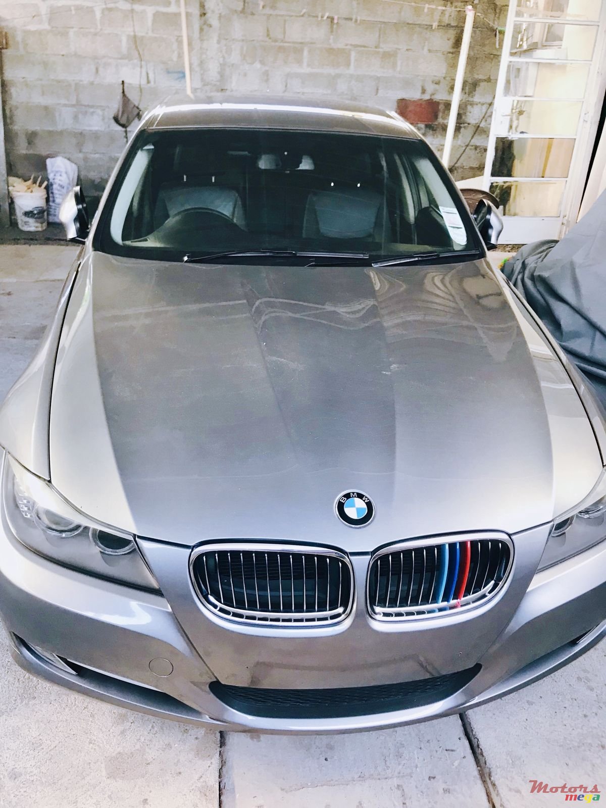 2010' BMW 320 photo #1