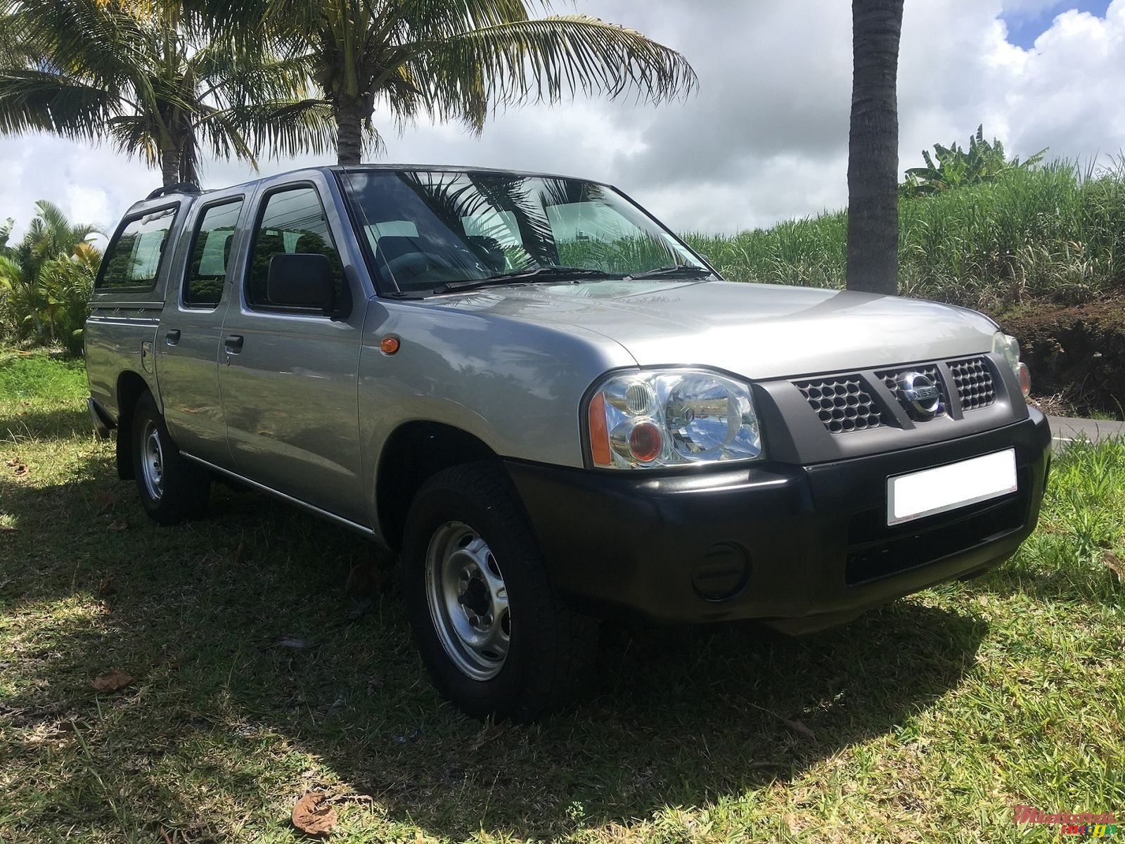 2011' Nissan Navara JAPAN photo #1