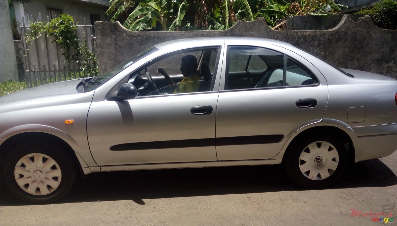 2007' Nissan Sunny photo #2