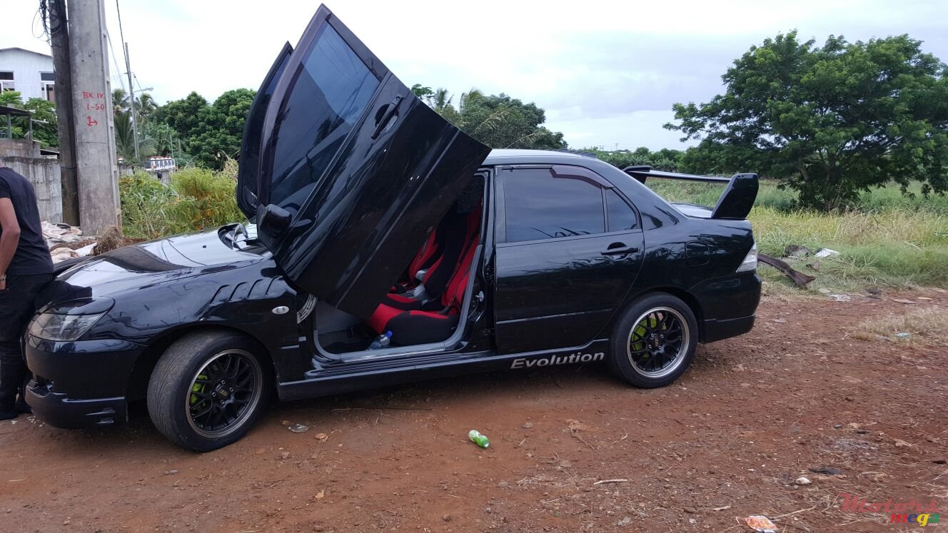 2005' Mitsubishi Lancer X Sportback Evolution photo #1