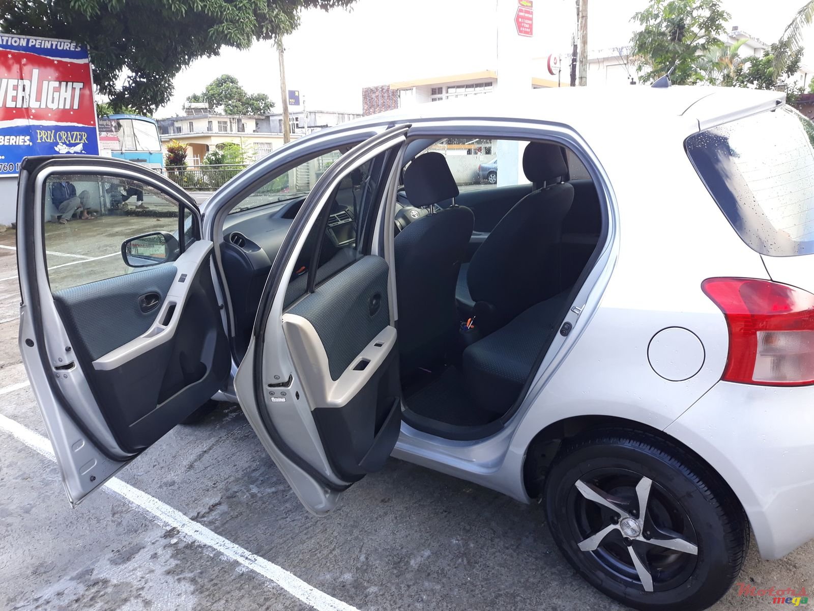 2005' Toyota Vitz photo #7