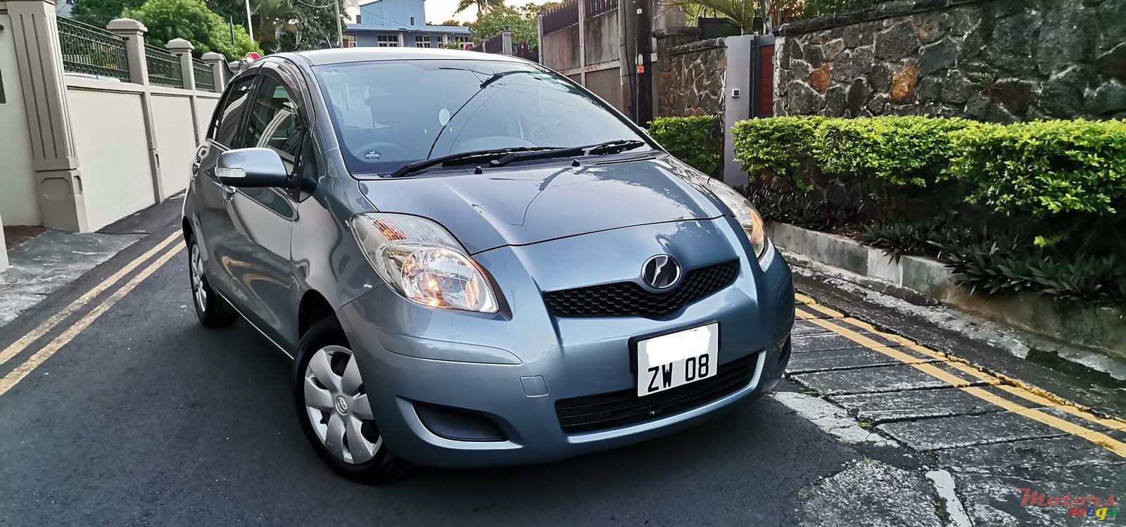 2008' Toyota Vitz photo #1