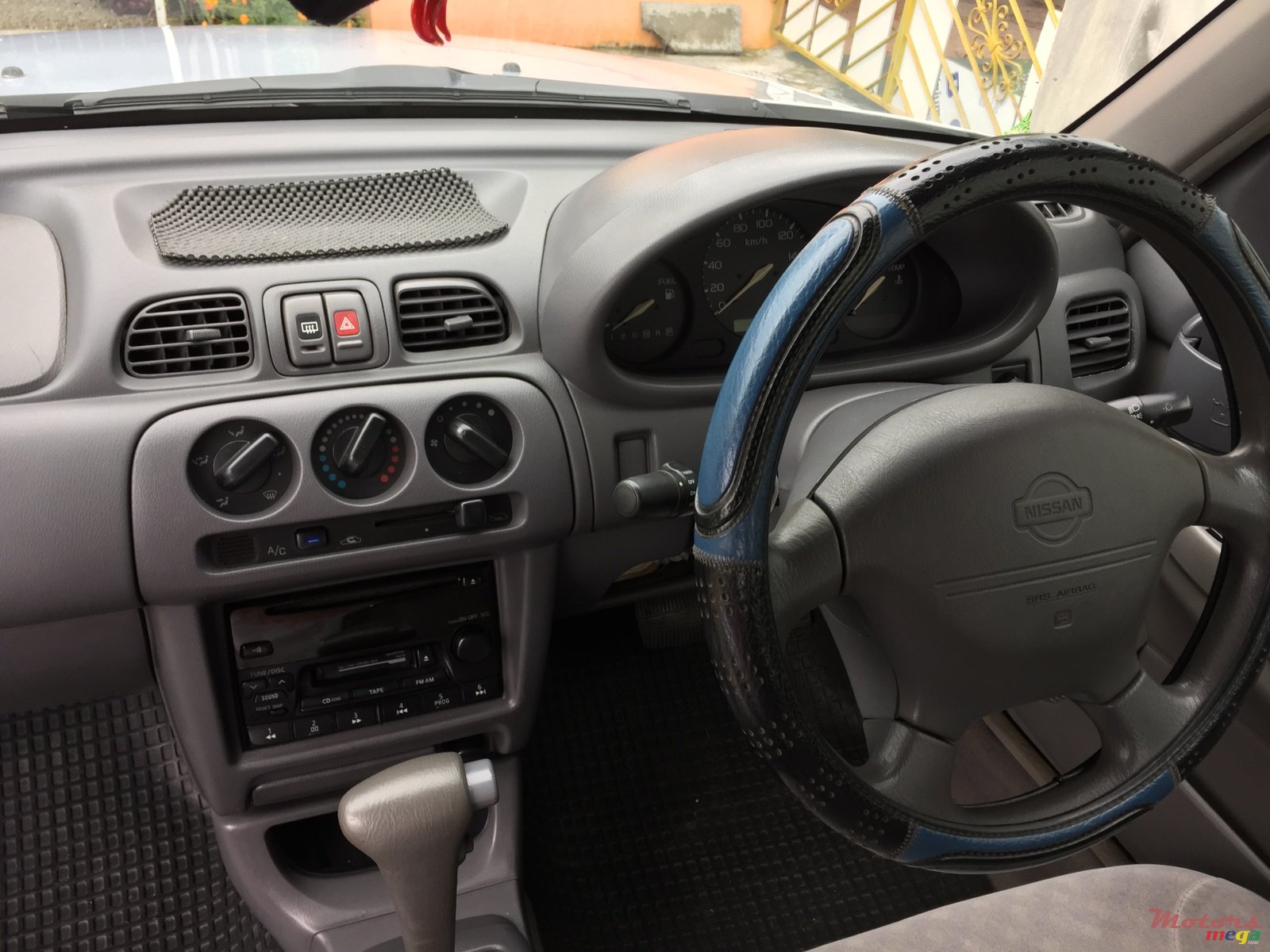 2001' Nissan Micra photo #2