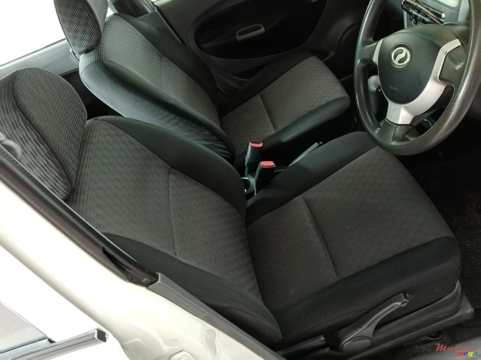 2014' Perodua Elite Automatic photo #6