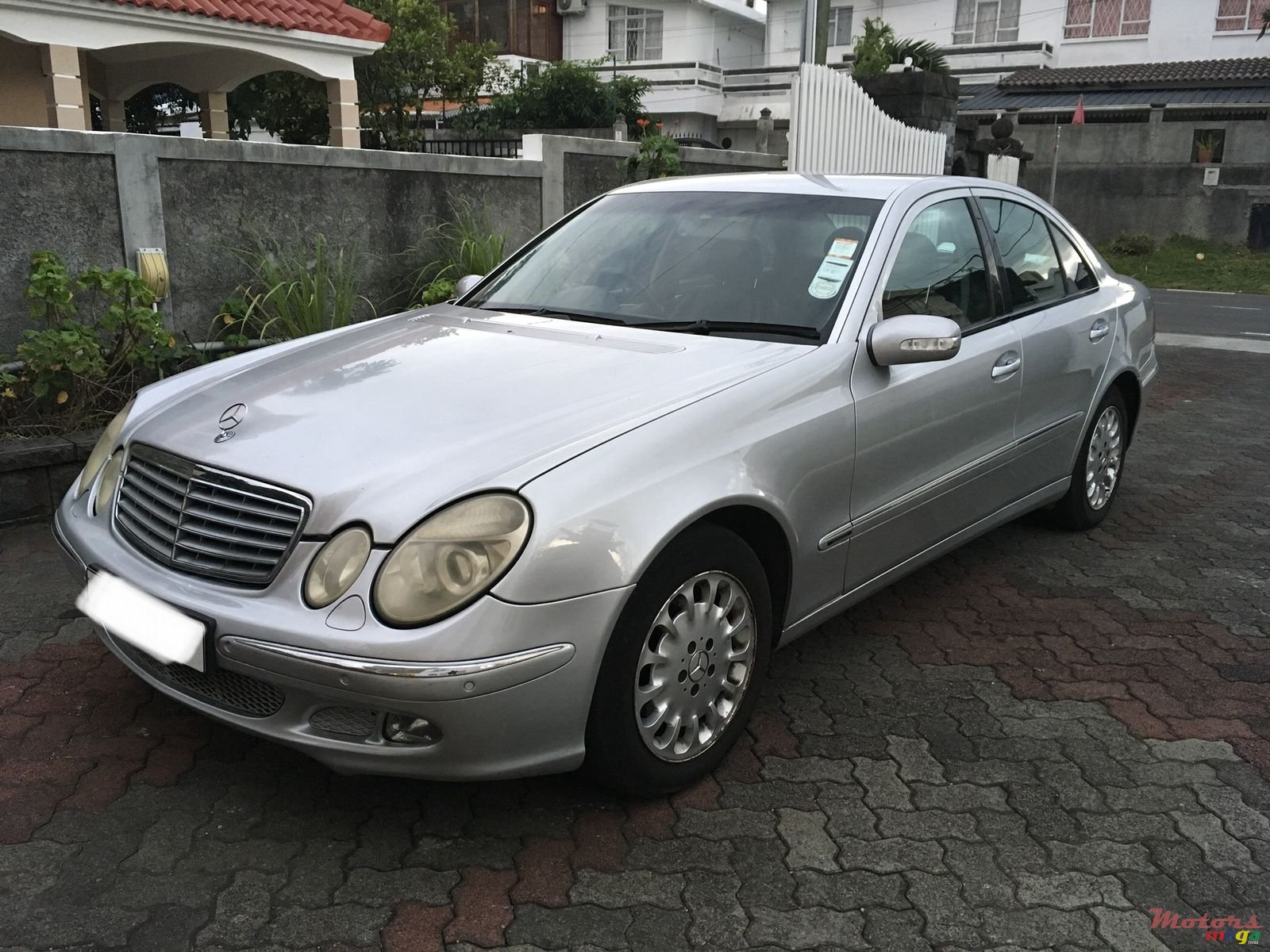 2004' Mercedes-Benz E-Class photo #2