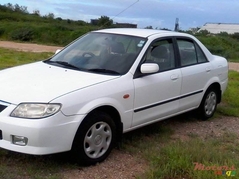 2002' Mazda 323 photo #2