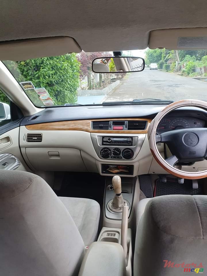 2004' Mitsubishi Lancer Glx photo #4