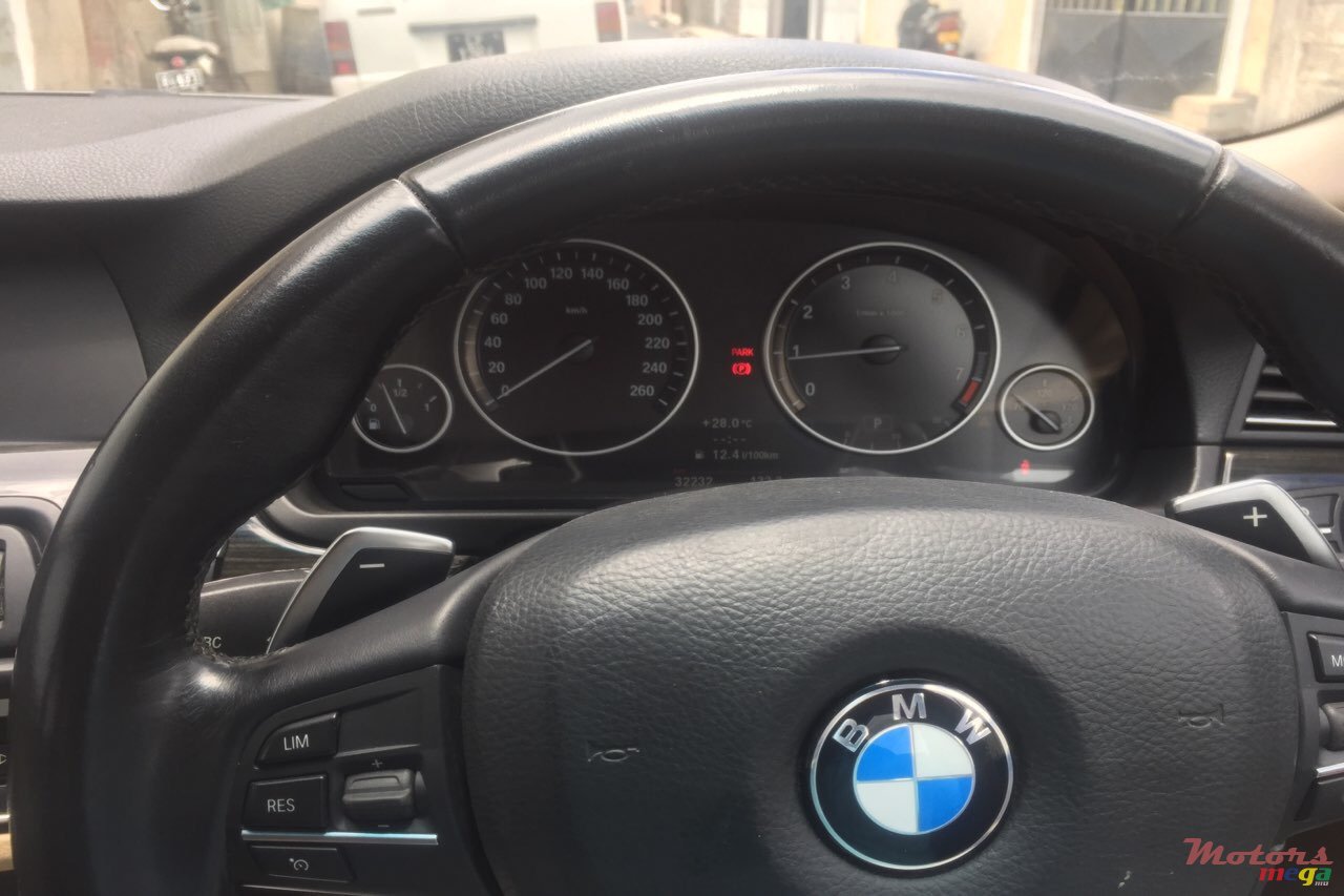 2012' BMW 520 photo #4